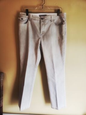 Chico's Straight Leg Jeans in Light Beige